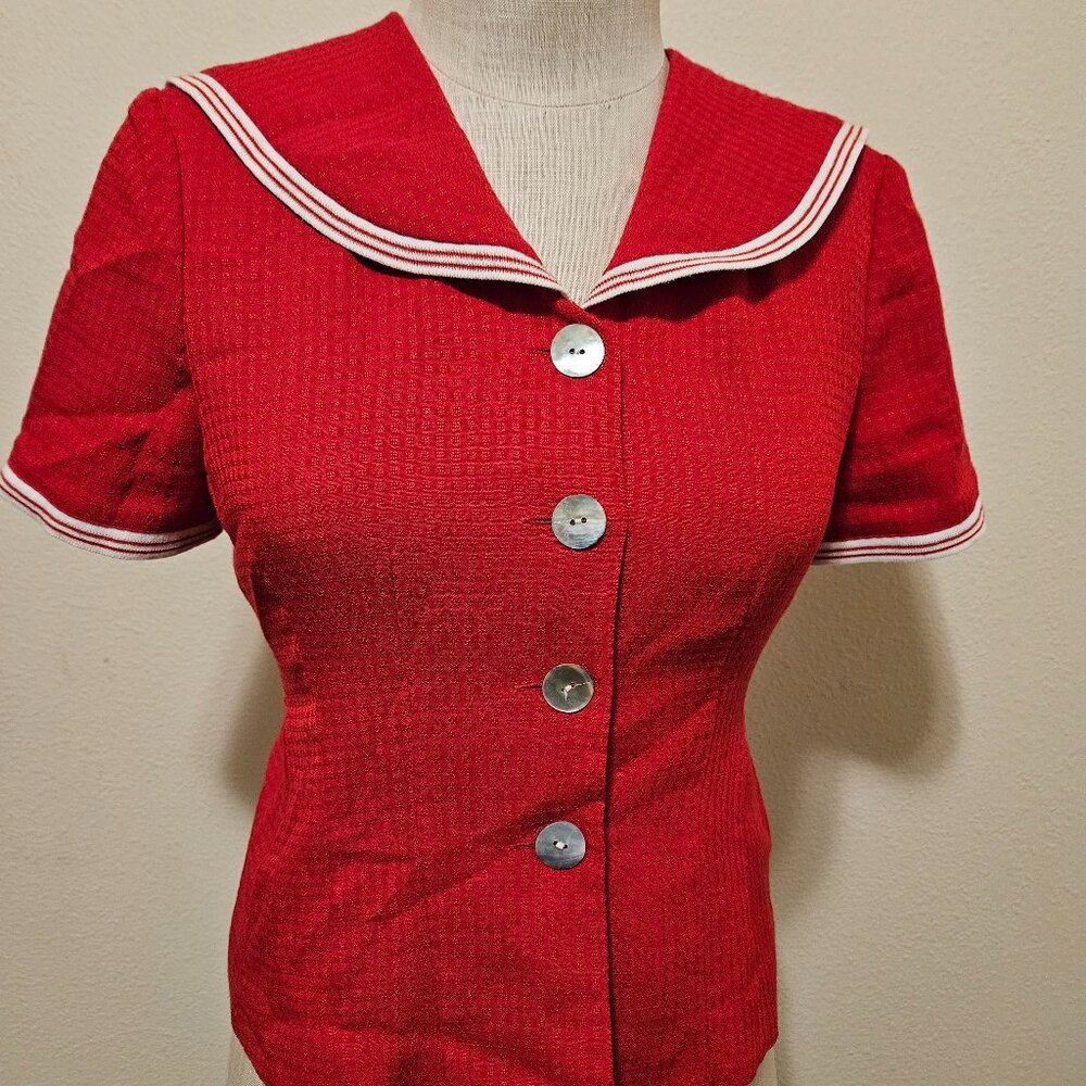 Adorable vintage red sailor top with pockets